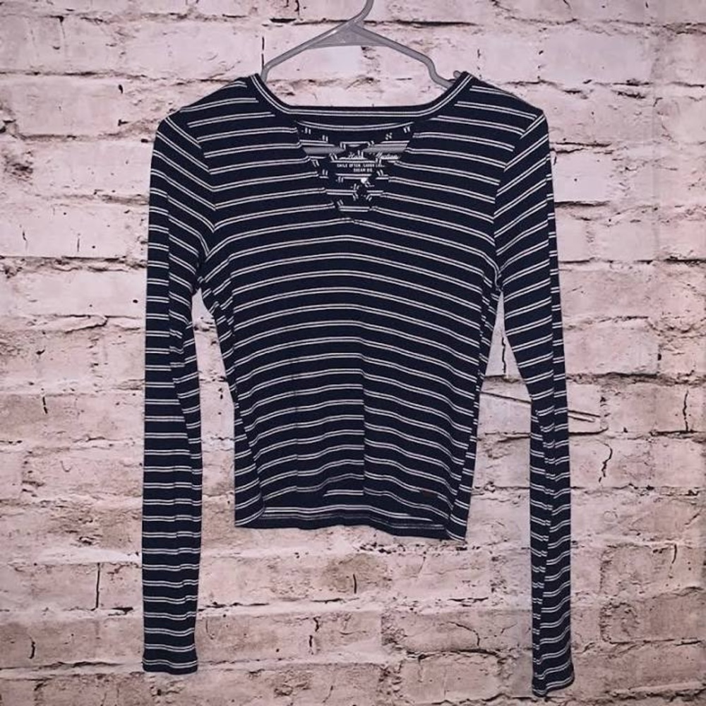 Long sleeve cross neck shirt